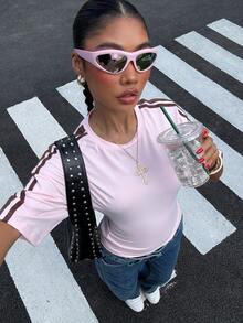 Muchica 女款休閒粉色拼色條紋落肩蝙蝠袖收腰短袖T恤，街頭風世界盃 - 粉色 - 查看 4
