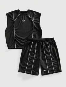 ROMWE MEN Street Life Conjunto de camiseta sin mangas de cuello redondo y pantalones cortos con bolsillo y lazo en la cintura para hombre - Blanco y Negro - Ver 1