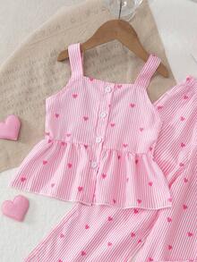 SHEIN Elladie kids 春夏女童/幼女2件套套裝，粉色與白色條紋愛心印花吊帶上衣 + 寬腿長褲，方領吊帶設計適合夏季，胸前鈕扣裝飾增添細節，荷葉邊下擺剪裁營造俏皮活潑感；亮粉色與白色條紋搭配愛心印花，充滿活力與甜美，整體清新活潑風格，適合日常出遊、遊樂園、派對、親子活動等 - 粉色 - 查看 8