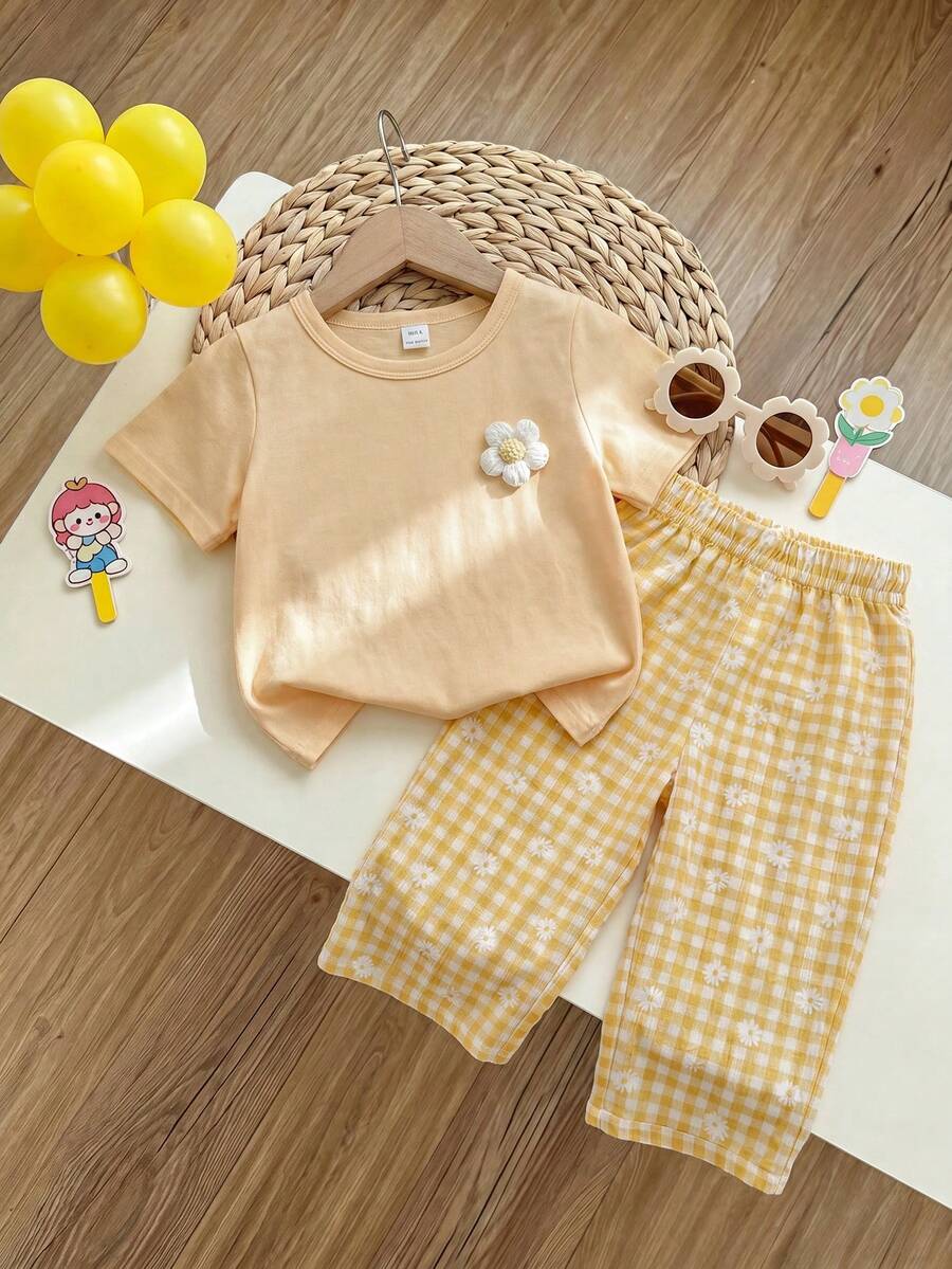 SHEIN Playful Pals 女婴3D立体花卉图案短袖T恤和格子裤休闲套装 - 黃色 - 查看 1