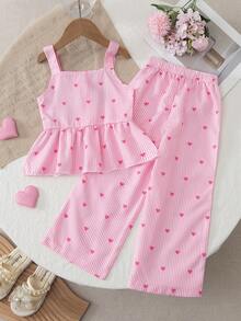SHEIN Elladie kids 春夏女童/幼女2件套套裝，粉色與白色條紋愛心印花吊帶上衣 + 寬腿長褲，方領吊帶設計適合夏季，胸前鈕扣裝飾增添細節，荷葉邊下擺剪裁營造俏皮活潑感；亮粉色與白色條紋搭配愛心印花，充滿活力與甜美，整體清新活潑風格，適合日常出遊、遊樂園、派對、親子活動等 - 粉色 - 查看 2