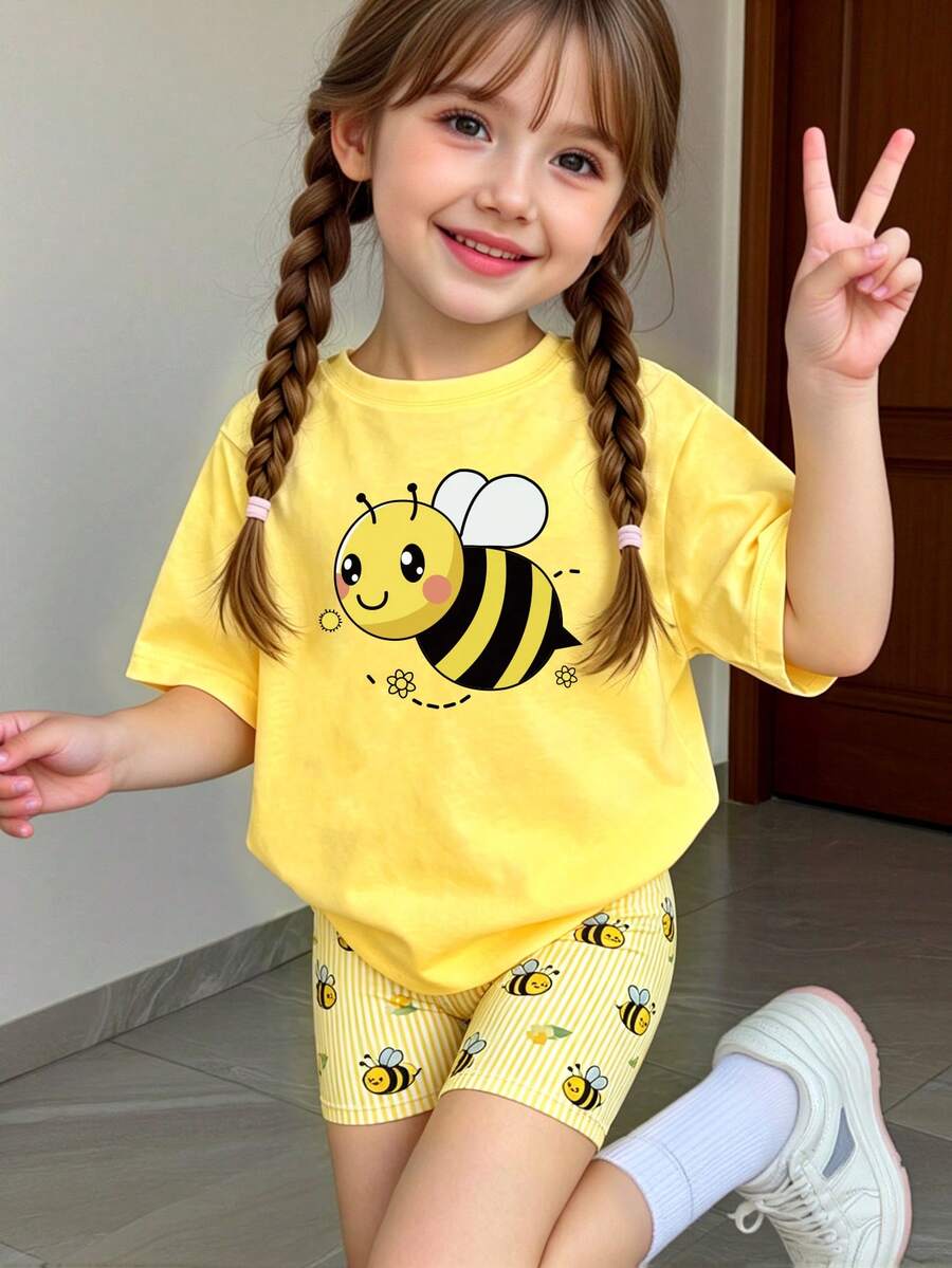 女童春夏服飾，休閒時尚創意個性化極簡清新可愛日系卡通小蜜蜂動物圖案印花夏季休閒運動風基本款短T恤與黃白條紋卡通小蜜蜂圖案單車褲套裝，舒適日常穿著，愜意夏秋風格，適合年輕女孩日常運動與套裝