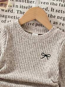 SHEIN Conjunto de 2 piezas para bebé niña de punto color liso versátil con patrón de lazo manga larga y pantalones largos gris claro - Multicolor - Ver 3