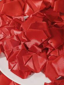 50/100/300 pièces Pétales de rose en ruban de satin précoupés, semi-finis, fleurs éternelles qui ne fanent jamais, bouquet DIY, pétales en satin doux au toucher velouté pour mariage, anniversaire, fête des mères, décoration de fête, mariage à la maison, pétales de rose en soie artificielle, fournitures d'artisanat - rouge - Voir 8