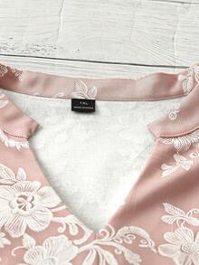 SHEIN LUNE CURVE 大尺碼女款花卉印花缺口V領泡泡袖休閒襯衫，情人節 - 淺粉色 - 查看 4