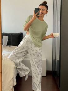 Livesso 纯色宽松 T 恤上衣和花卉线条印花睡裤、睡衣套装 - 綠色 - 查看 5