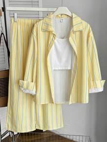 SHEIN Bộ đồ 3 món cho bé gái tuổi teen: Áo sơ mi dài tay kẻ sọc, quần in hoa và áo hai dây, lý tưởng cho mùa xuân và mùa thu. - Màu vàng - Xem 2