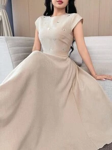 SHEIN PETITE CURVE Robe d'été élégante avec décoration de strass asymétrique pour femmes grandes tailles, robe mi-longue beige, robe mi-longue gracieuse, robe d'été, robe mi-longeur thé - Kaki - Voir 4