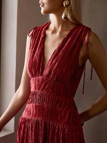 MOTF PREMIUM WOMEN'S SOLID COLOR TEXTURED FABRIC PLEATED KNOT SLEEVELESS FITTED WAIST DRESS - Red - View 2