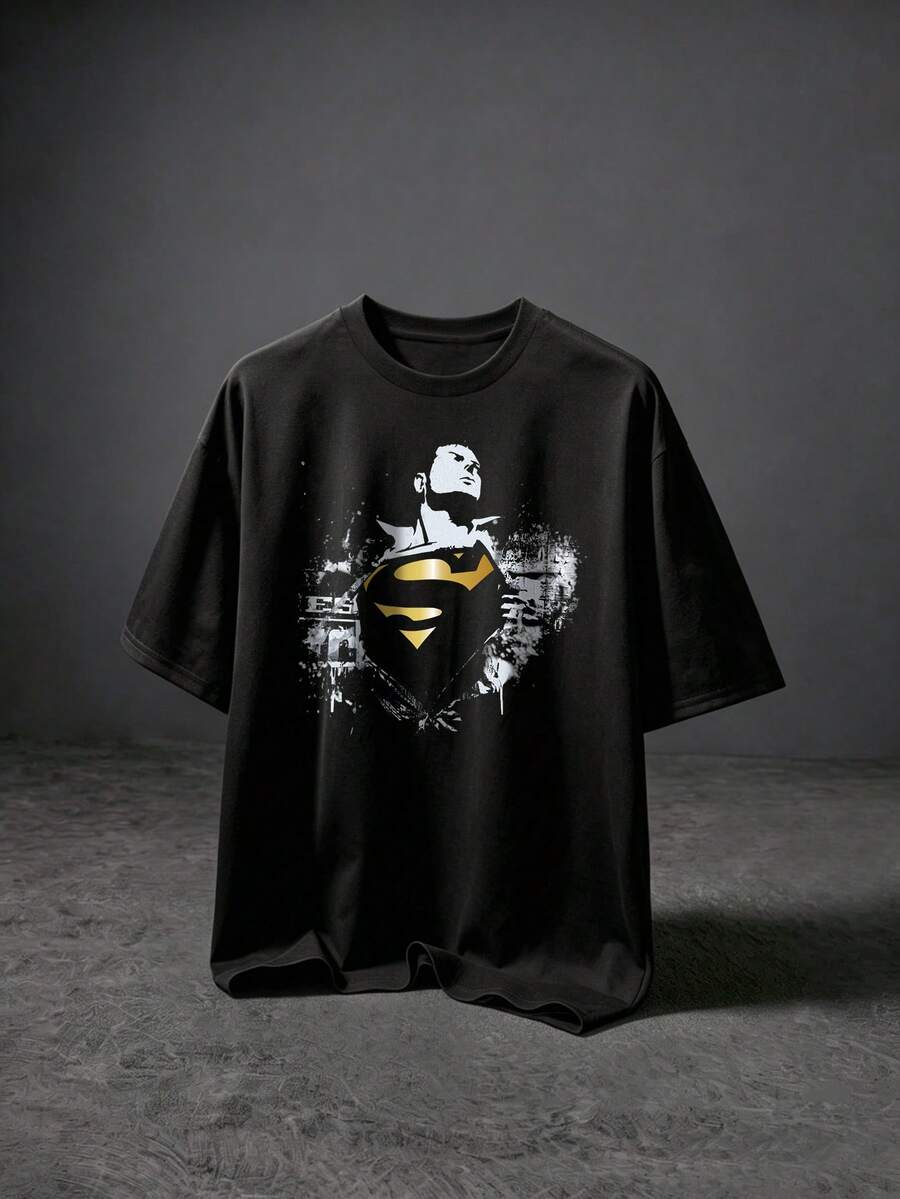 SUPERMAN X SHEIN Sport MetroGents 男士圓領落肩休閒時尚印花夏季運動T恤,短袖,健身房,度假 - 黑色 - 查看 1