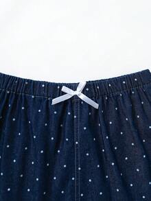 SHEIN 女童與青少年甜美圓點蝴蝶結設計，採用柔軟深藍色水洗牛仔布料，配有彈性腰帶，穿著舒適，H型小A字版型，後開衩設計，簡約休閒，適合日常出遊、上學、校園生活、派對、開學季、度假及其他場合，輕鬆打造時尚造型 - 深色水洗藍 - 查看 6