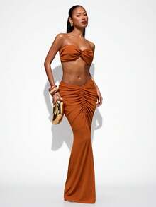 Normani Women's Minimalist Solid Color Twist Bandeau Top And Ruched Mini Skirt 2-Piece Set - Orange - View 6