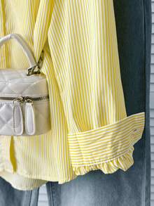 SHEIN 青少年女孩寬鬆休閒極簡舒適日常學院風精緻檸檬刺繡梭織條紋翻領鈕扣前開非對稱下擺抓皺上衣，返校季 - 黃色 - 查看 5
