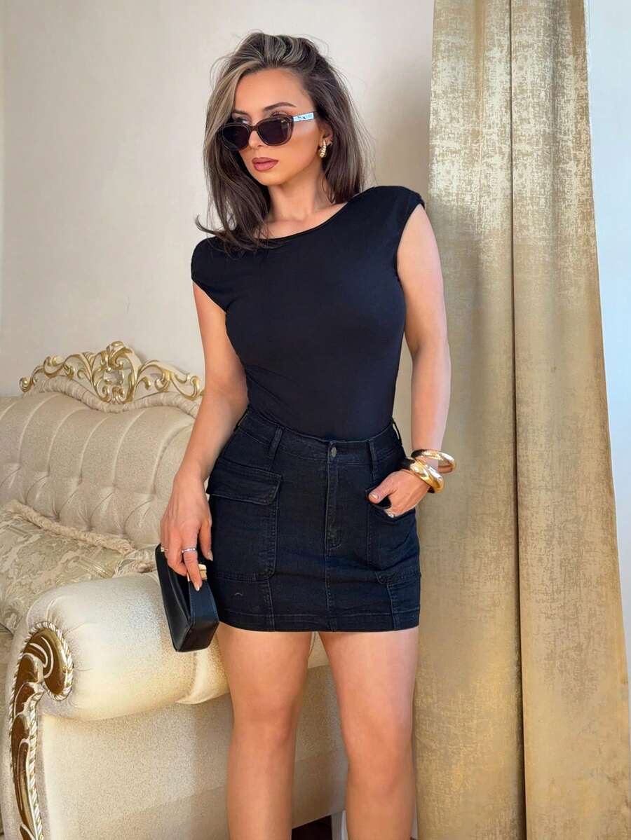 Jeta Ari Camiseta de manga corta con patchwork de encaje 95% algodón, estilo sexy petite, top corto sin espalda, casual para vacaciones - Negro - Ver 1