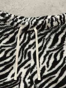 ROMWE MEN Men's Zebra Print Plush Fabric Loose Shorts - Black and White - View 2