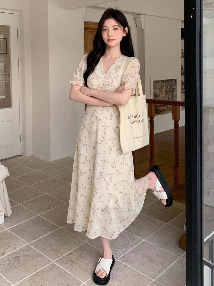 DAZY 小花柄ギャザーバスト ラッフルヘム サンドレス | SHEIN JAPAN