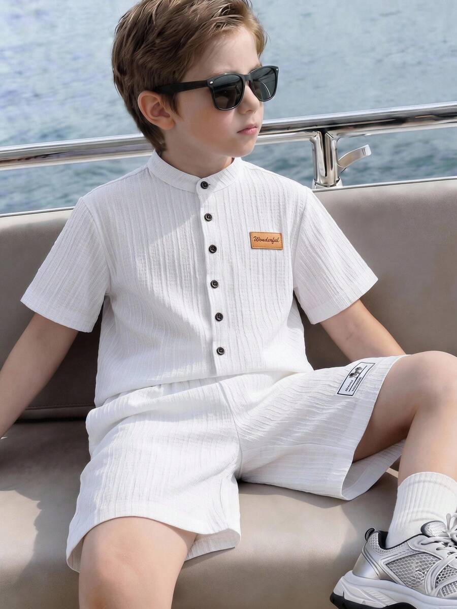 SHEIN 兒童青少年男童素色單排扣短袖休閒紋理襯衫,舒適休閒學院風,百搭,柔軟透氣,適合夏季日常穿著、上學、旅行、海邊度假,黑色襯衫黑色短袖襯衫上衣 - 白色 - 查看 1