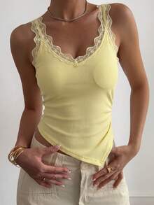 Livesso Áo camisole nữ màu trơn cổ chữ V hở lưng phối ren không tay vạt bất đối xứng - Màu vàng - Xem 6