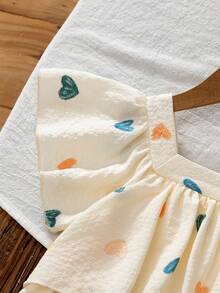 SHEIN Genkimix Kids 春夏女童/青少年2件套套裝，彩色愛心印花方領短袖上衣 + 寬腿長褲，方領短袖設計適合夏季，雙層荷葉邊下擺剪裁增加層次感，鮮豔彩色愛心印花俏皮吸睛；配色寬腿長褲俐落優雅，整體風格清新活潑，適合日常出遊、遊樂園、聚會、親子活動等 - 彩色 - 查看 5