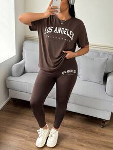 SHEIN EZwear 2件套加大码巧克力棕色字母印花T恤和打底裤 - 巧克力棕 - 查看 1