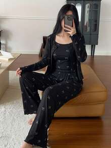 DAZY 3件組蝴蝶結圖案滿版印花開襟外套吊帶上衣長褲女款睡衣套裝 - 黑色 - 查看 6