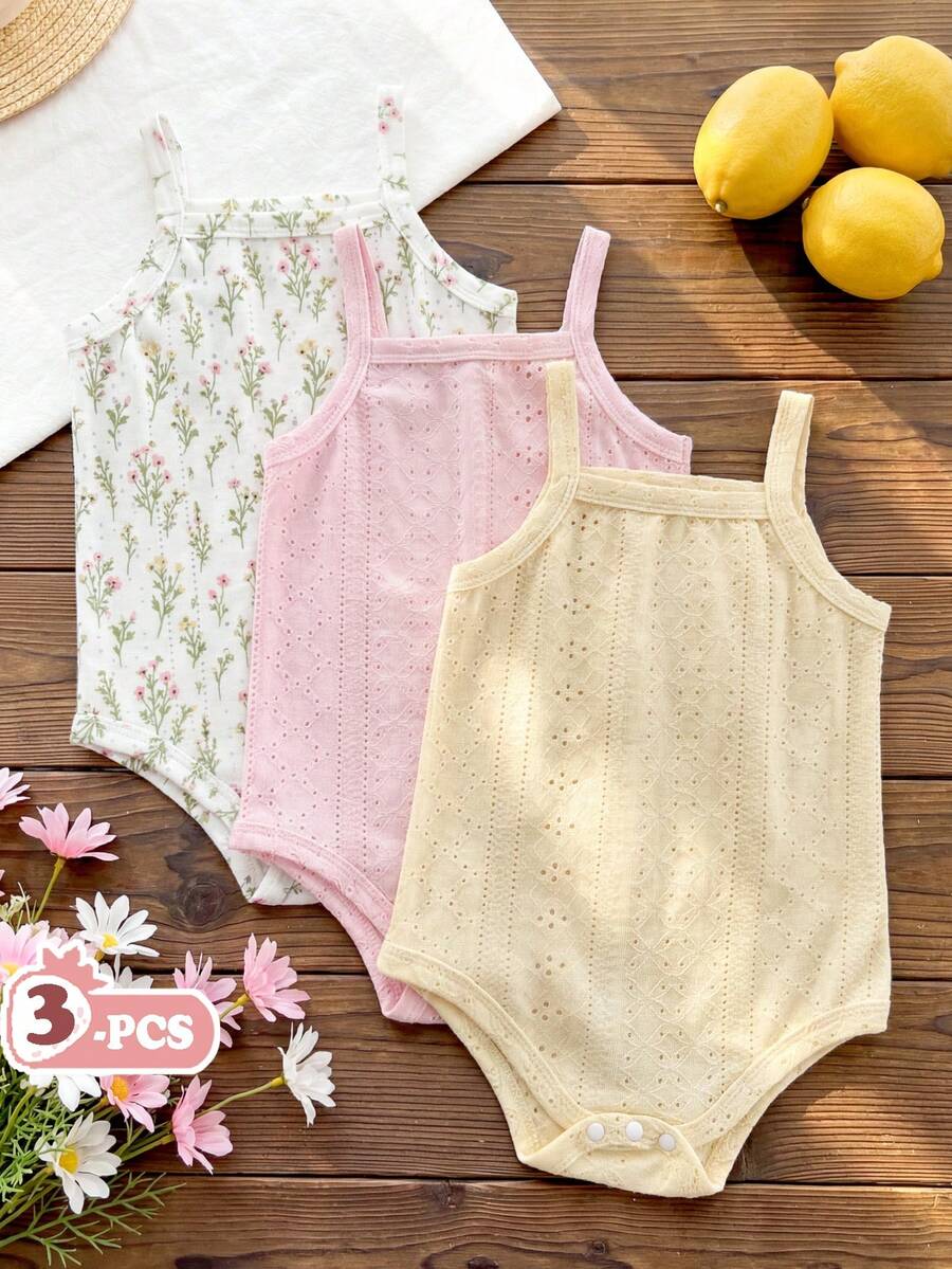 SHEIN Vintaside Kids Set Baju Terusan Bayi Perempuan Musim Panas Berwarna-warni Model Halter Terdiri dari Tiga Potongan. Tersedia tiga desain: Pink Lembut, Kuning Krem Polos dengan Pola Berlubang, dan Pola Bunga Segar. Gayanya manis, sederhana, dan memiliki nuansa pedesaan. Permukaannya terbuat dari kain rajutan berlubang. Area selangkangan memiliki desain kancing untuk memudahkan penggantian popok. Ketebalannya sedang dan cocok untuk kegiatan sehari-hari, jalan-jalan di taman, bersantai, olahraga ringan, atau saat belajar merangkak. - MultiWarna - View 1