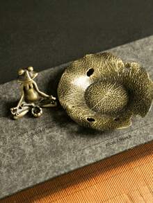 1PC Metal Kung Fu Frog Incense Holder Zen Meditation Frog Statue With Lotus Leaf Base Censer Stand For Yoga Relaxation Bedroom Desktop Ornament Home Decor Accent Miniature Figurine Set - Kung Fu Frog - View 2