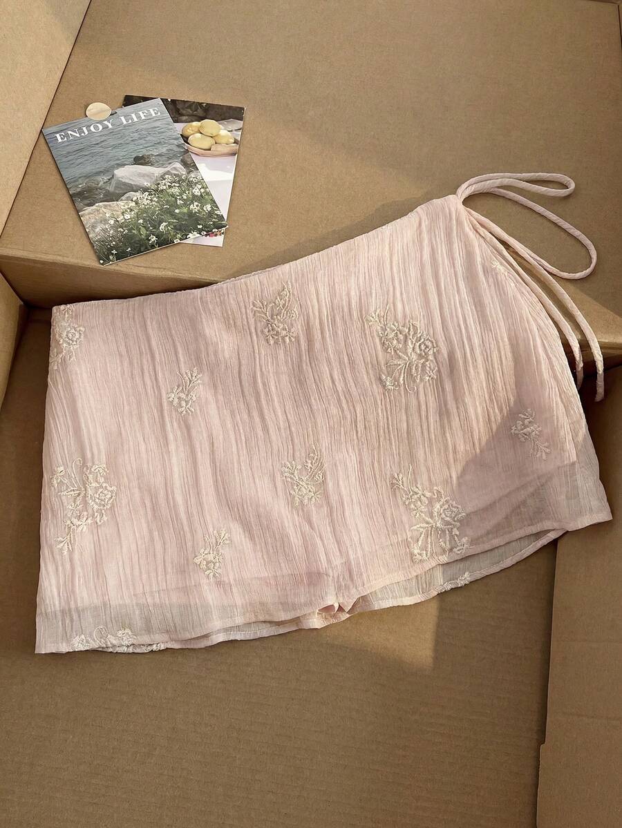 Sweetra 大尺碼極簡性感風小個子性感花卉刺繡側綁帶裙附內建安全褲 - 粉色 - 查看 1