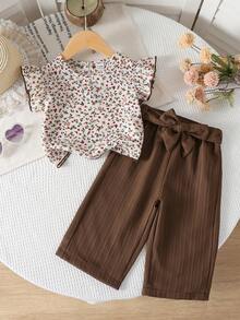 SHEIN Playful Pals 女嬰休閒復古碎花荷葉邊飛袖上衣與棕色長褲附腰帶 2件套，適合春夏季日常穿著與戶外活動 - 棕色 - 查看 1