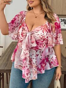 SHEIN CURVE+ Top de mujer de talla grande con estampado floral rosa, de punto elástico y malla, con cuello con volantes y diseño de cuello cuadrado con lazo y fruncido. Adecuado para estilo casual de vacaciones de primavera/verano, bohemio, elegante y versátil, uso diario, festivales de música, conciertos, fiestas de carnaval, vacaciones en la playa, citas nocturnas, fiestas de cumpleaños, despedidas de soltera, discotecas, compras casuales, estilo callejero, salidas y varias ocasiones. Fácil de combinar, excelente efecto adelgazante. - Rosa - Ver 5