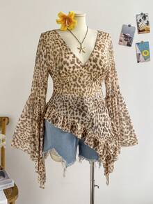 Soleia Blusa de mujer talla grande para vacaciones con estampado de leopardo, escote en V profundo, mangas acampanadas y bajo con volantes - Multicolor - Ver 3
