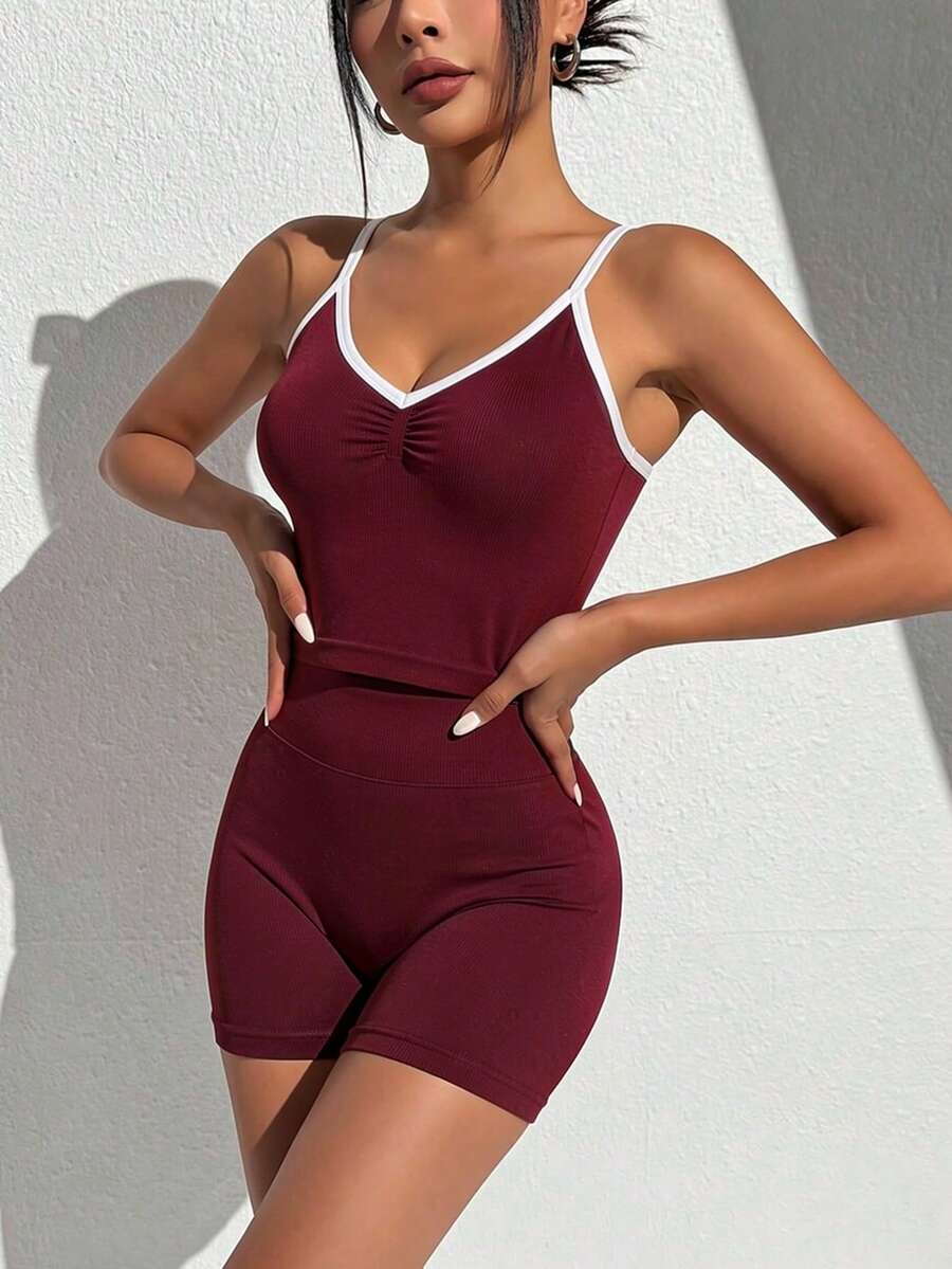 SHEIN Sports 女款無縫運動背心與提臀短褲套裝 - 酒紅色 - 查看 1