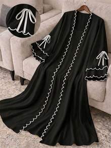 Al Najma Abaya elegante para mujer con bloques de color, borde de concha, decoración de lazo y apertura frontal - Blanco y Negro - Ver 1