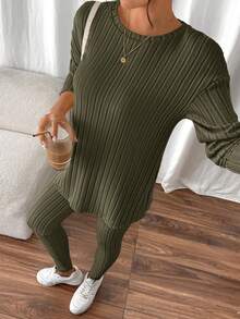 SHEIN Frenchy Camiseta de punto acanalado con hombros caídos & Leggings de tela texturizada Dos piezas - Verde militar - Ver 6