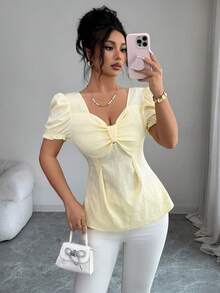 SHEIN Clasi 女士时尚方领扭腰修身短袖荷叶边下摆浪漫优雅休闲通勤约会度假海滩派对晚宴衬衫，浅黄色，春夏款 - 黃色 - 查看 3