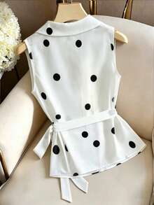 GlowEve Chaleco de lunares blancos de lujo francés, blusa elegante de ajuste ceñido con lazo lateral para ir al trabajo - Blanco y Negro - Ver 2