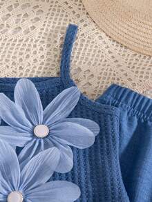 SHEIN Elladie kids 2件組女孩夏季創意3D藍花裝飾吊帶上衣，V領不對稱下擺搭配3D花卉袖口休閒長褲，簡約海島海灘度假百搭休閒套裝 - 藍色 - 查看 8
