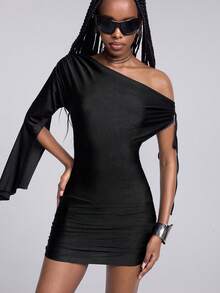 Airlisse Damen Sommer Y2K Hot Girl Kleid mit gerafftem Saum und asymmetrischen Ärmeln - Schwarz - Übersicht 1