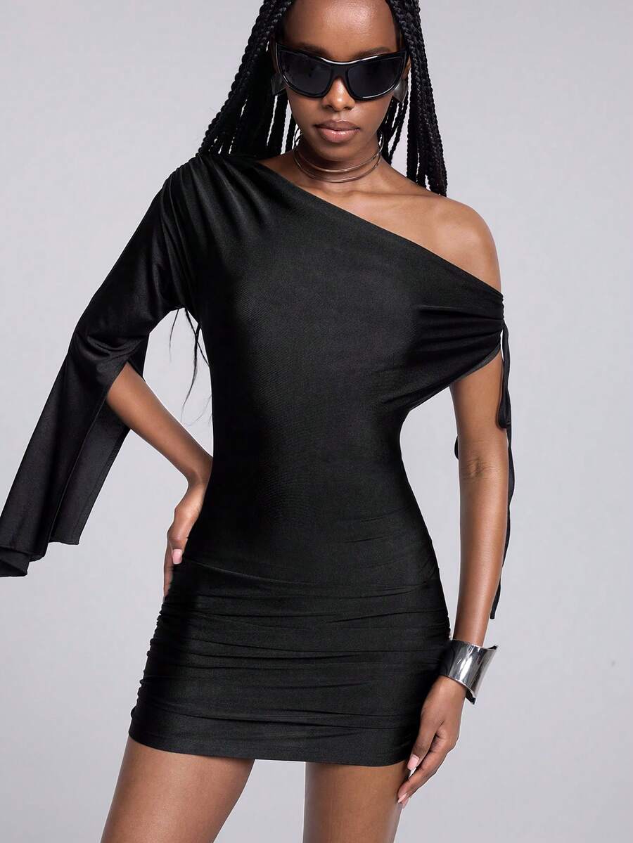 Airlisse Damen Sommer Y2K Hot Girl Kleid mit gerafftem Saum und asymmetrischen Ärmeln - Schwarz - Übersicht 1