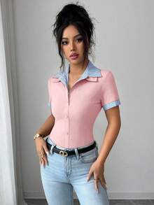 SHEIN Elenzya 熱銷藍白條紋襯衫領拼接黑色針織門襟鈕扣裝飾短袖袖口拼接藍白條紋針織T恤 - 粉色 - 查看 6