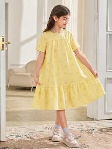 SHEIN Vestido corto casual holgado de línea A con cuello redondo, manga corta y lazo a rayas para niña preadolescente - Amarillo - Ver 3