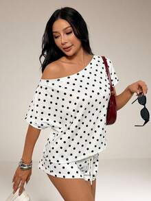 SHEIN PETITE Bộ đồ nữ màu trắng chấm bi, cổ bất đối xứng, tay ngắn và quần short, kiểu dáng thường ngày, thích hợp mặc mùa hè, gồm hai mảnh, áo tay ngắn, bộ đồ ngắn mùa hè cho nữ, bộ đồ chấm bi ngắn đi nghỉ mát. - trắng - Xem 2