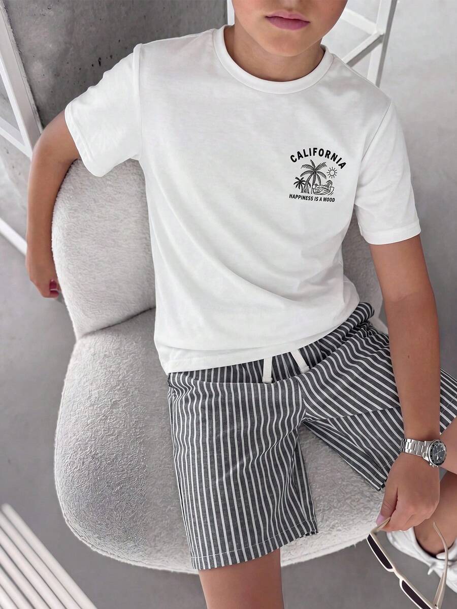 SHEIN 2件組兒童青少年男童休閒學院風度假圓領短袖T恤，椰子樹印花白色T恤搭配彈性腰帶織紋條紋口袋短褲，實用開學套裝，適合生日派對、派對、表演、婚禮、洗禮、開學、日常、上學、旅行、運動，適用於春夏季
