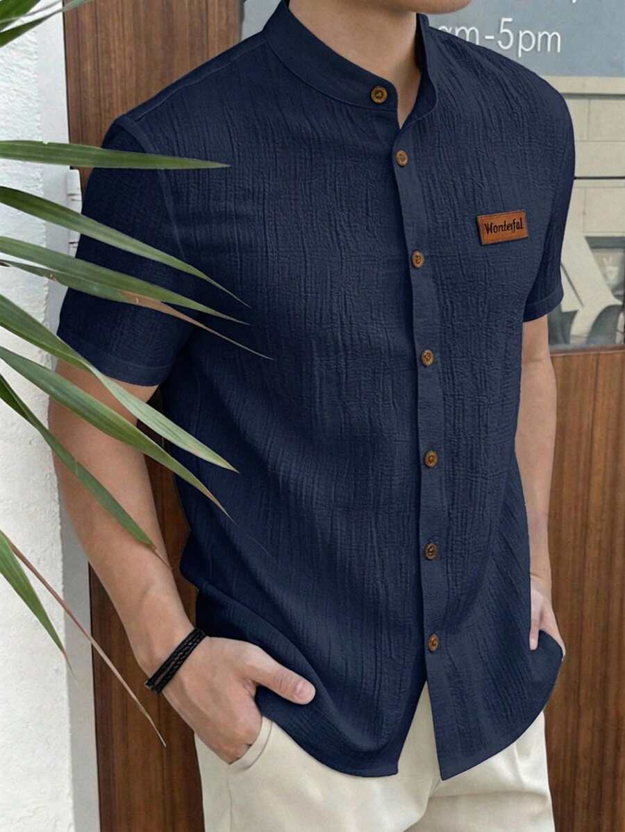 SHEIN 青少年男孩純色單排扣短袖休閒紋理襯衫,舒適休閒學院風,百搭,柔軟透氣,適合夏季日常穿著、上學、旅行、海邊度假,黑色襯衫黑色短袖襯衫上衣 - 藏蓝色 - 查看 1