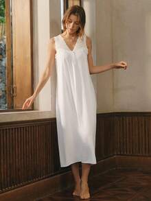 Bisouelle Lace Patchwork V-Neck Decorated Button Sleeveless Nightgown - White - View 4