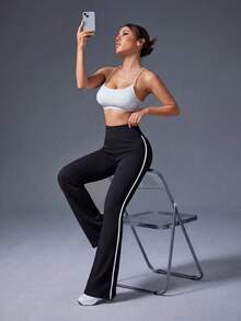 Easithlete Easithlete 女款對比滾邊高腰無縫跑步健身運動喇叭褲，提臀塑身 - 黑色 - 查看 3
