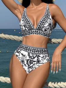 SHEIN Swim 女款夏季海灘花卉印花飾邊短版吊帶上衣與三角比基尼泳褲套裝 - 黑與白 - 查看 3