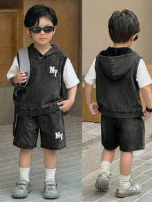 SHEIN Little Byeori 男童字母圖案藍色針織丹寧無袖連帽背心與短褲兩件套 - 黑色 - 查看 1