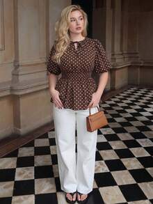 Dripcurv Atasan Wanita Ukuran Besar Lengan Pendek Cokelat, Motif Polkadot Bergelombang, Blus Kerja untuk Perjalanan Sehari-hari - Coklat - View 3