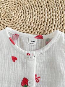 Vintaside Kids Bộ 2 món cho bé gái: Áo tank top dáng ngắn cổ tròn không tay, vải cotton trắng nhăn hai lớp mềm mại, gấu áo nhún bèo lớn + Quần dài ống rộng suông lưng thun, phong cách Mori Hàn Quốc dễ thương ngọt ngào trẻ trung, họa tiết in trái dâu và nơ, phù hợp mặc hàng ngày mùa hè, đi chơi, mua sắm, đi học, du lịch, nghỉ dưỡng, dã ngoại, công viên, khu vui chơi, tiệc tùng - Đỏ và trắng - Xem 4